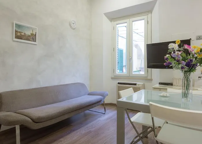 Piazza Pitti 2 Bedroom Appartamento *