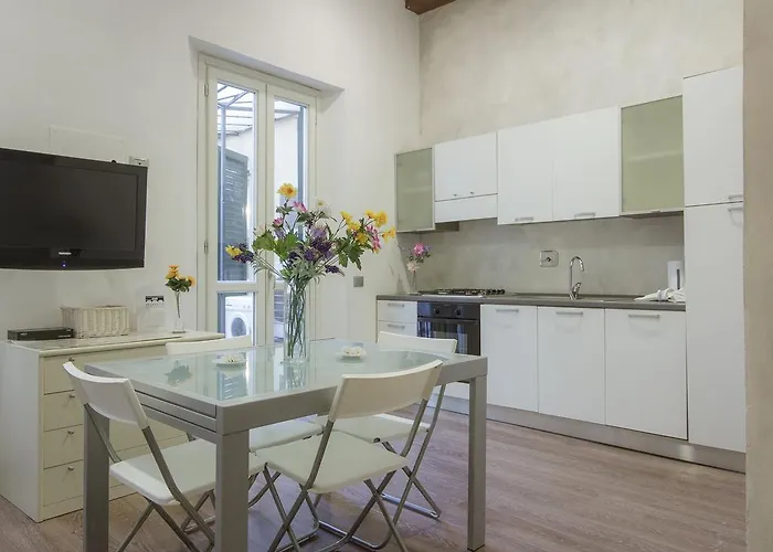 Appartamento Piazza Pitti 2 Bedroom *