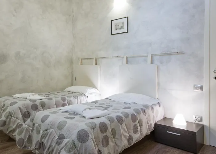 Piazza Pitti 2 Bedroom * Firenze