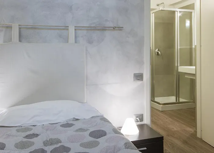 Piazza Pitti 2 Bedroom *