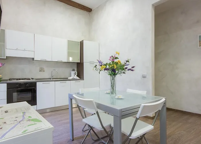 Piazza Pitti 2 Bedroom Appartamento *