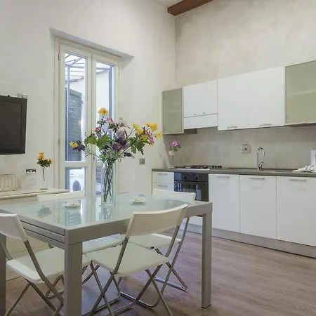 Апартаменты Piazza Pitti 2 Bedroom *